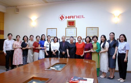 CHỦ TỊCH HANEL LÀM VIỆC VỚI VIỆN KINH TẾ VIỆT NAM VÀ THẾ GIỚI